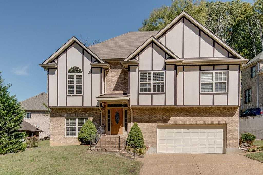 105 Zuric Ct, Nashville, Single Family Residence,  for sale, C. Richard Smith, The Realty Association, Inc.